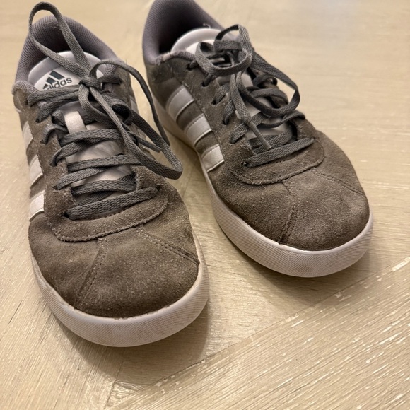 adidas‎ VL Court Gray School Casual Shoes kids Shoes Size 4 - Picture 2 of 10